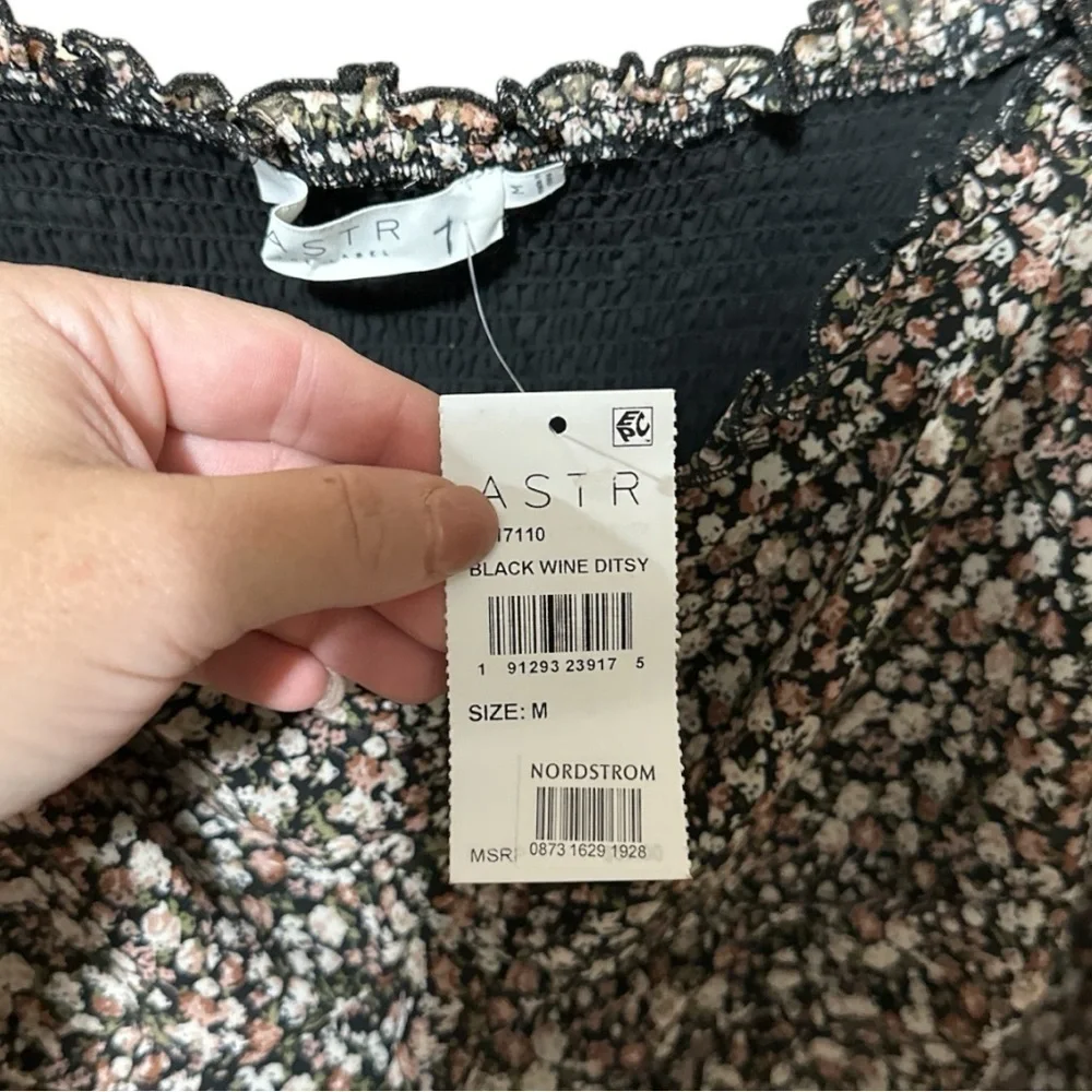 NWT - ASTR the Label Floral Ruched Sweetheart Neck Top - Size Medium
